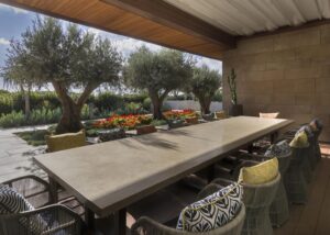 Tavolo in villa privata di malta in Marmo Grolla